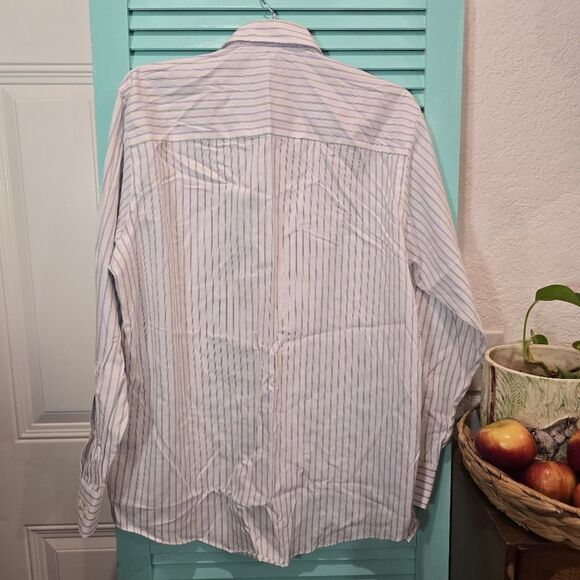 Kenneth Cole Reaction White and Blue Casual Button Down Shirt - Picture 2 of 3